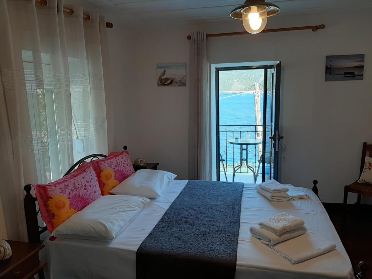 Chiona΄S Apartments By The Sea Paleo Trikeri Ngoại thất bức ảnh